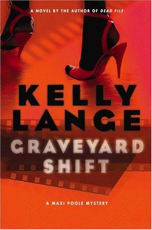 Graveyard Shift (Maxi Poole Mysteries)